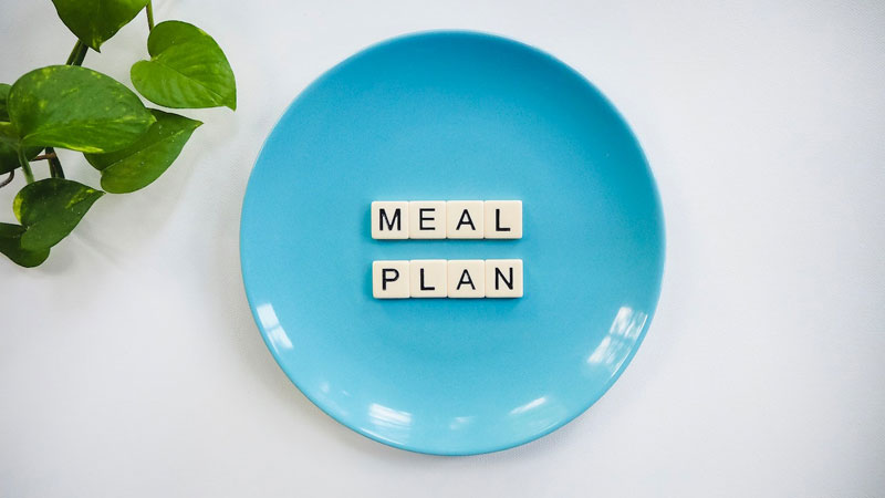 the words meal plan written on a plate